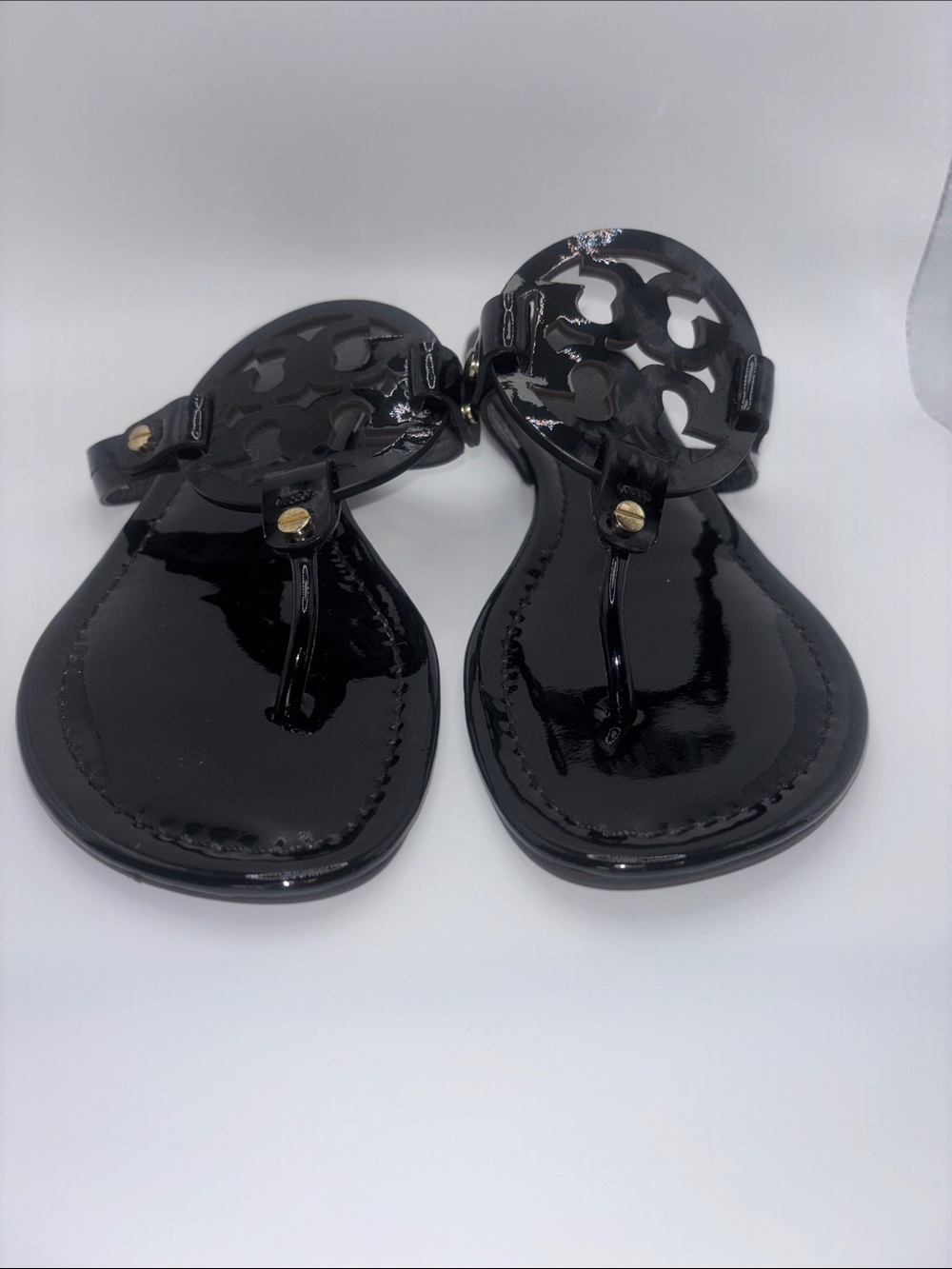 Tory Burch Miller Black Patent Logo Thong Sandals - Picture 3 of 9